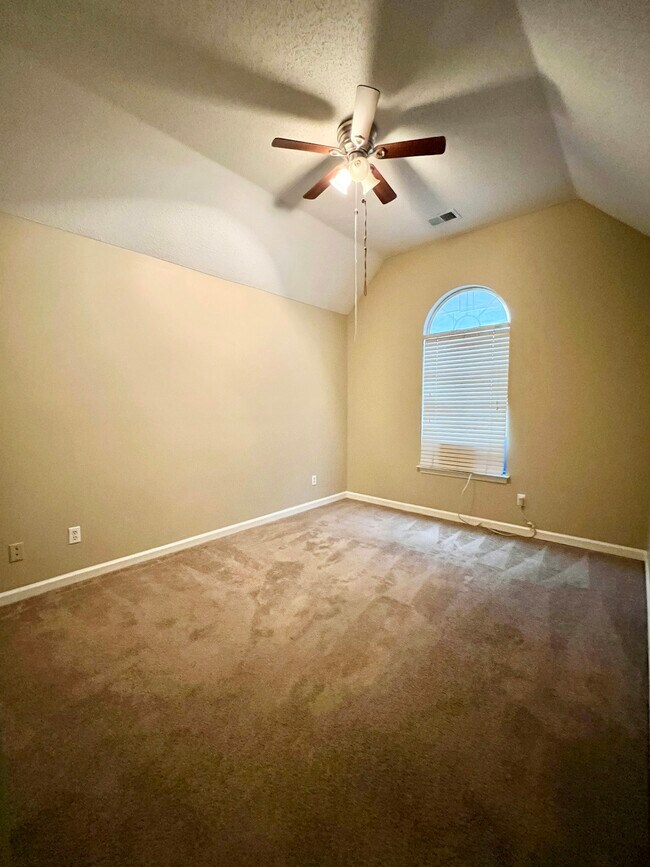 Building Photo - 951 Scofield Dr