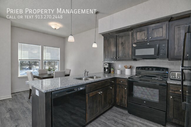 Building Photo - 3246 N 103rd Pl