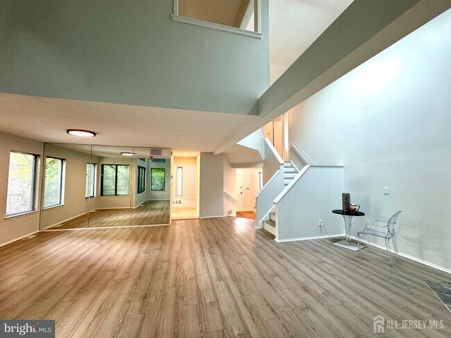 Building Photo - 104 Sayre Dr