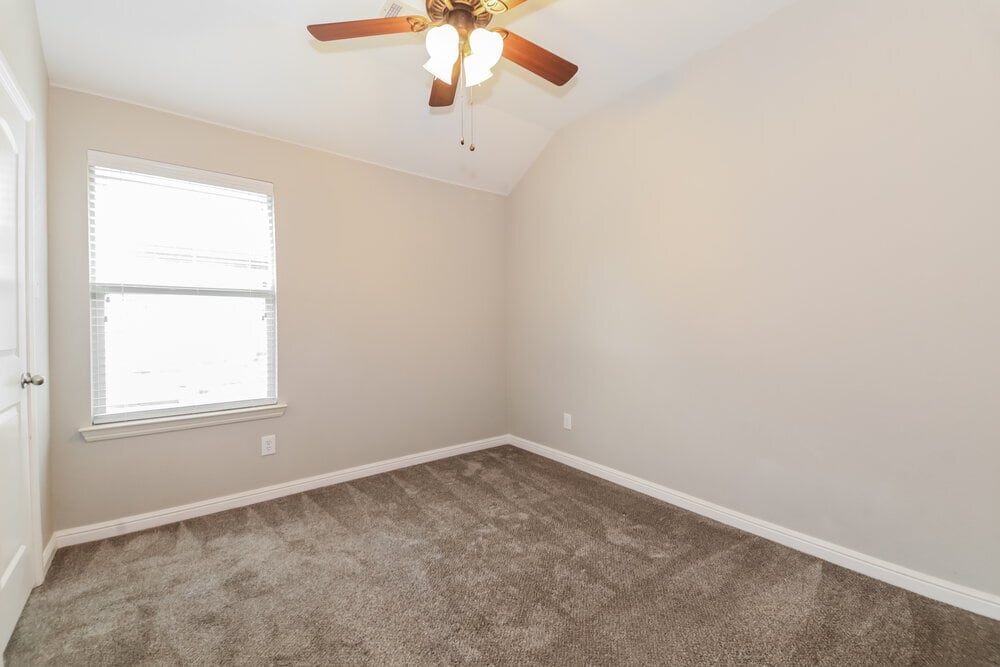 Building Photo - 1404 Nightingale Dr