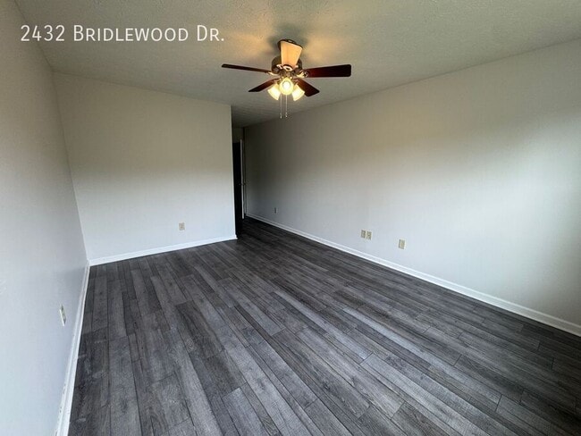 Building Photo - 2432 Bridlewood Dr