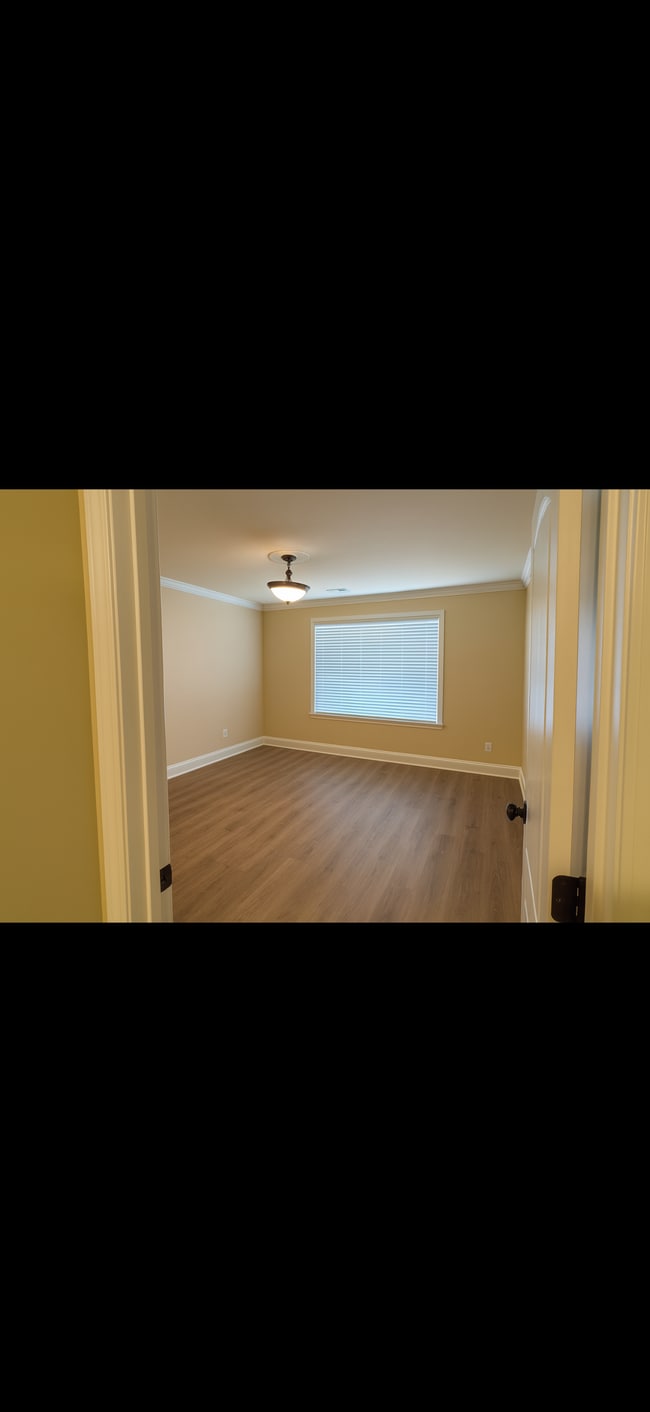 Building Photo - 6904