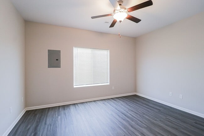 Building Photo - 2336 E Cheyenne Ct