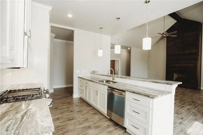 Building Photo - 1411 Sweetbriar Way