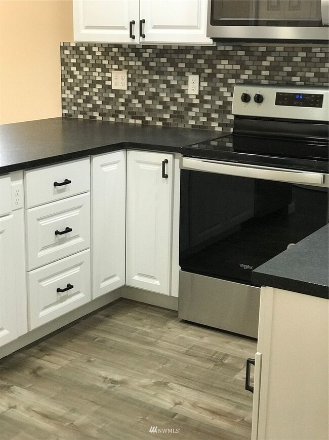 Building Photo - 3-Bedroom Home with Garage and Fenced Yard in Prime Location