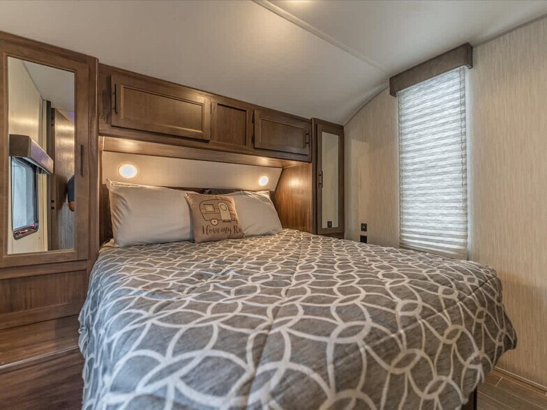 Building Photo - 1905 W St Louis St