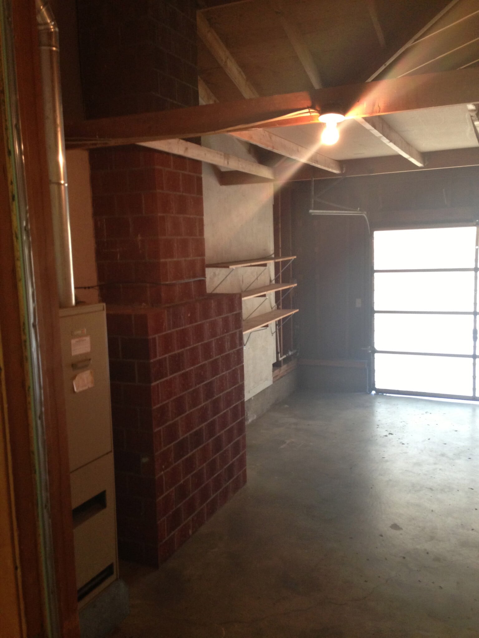 Building Photo - 820 NE Woodcrest Ave