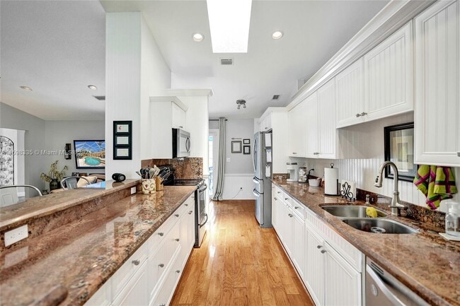 Building Photo - 874 Blueberry Dr