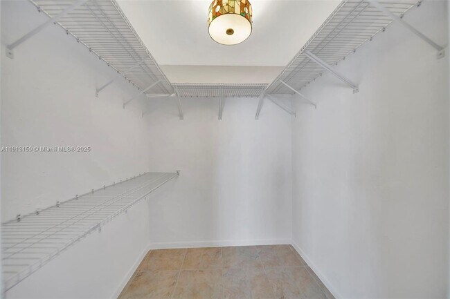 Building Photo - 117 Lake Emerald Dr