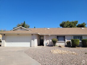 Building Photo - 975 Shadow Crest Way