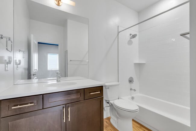 Building Photo - 3119 W 19th Ave