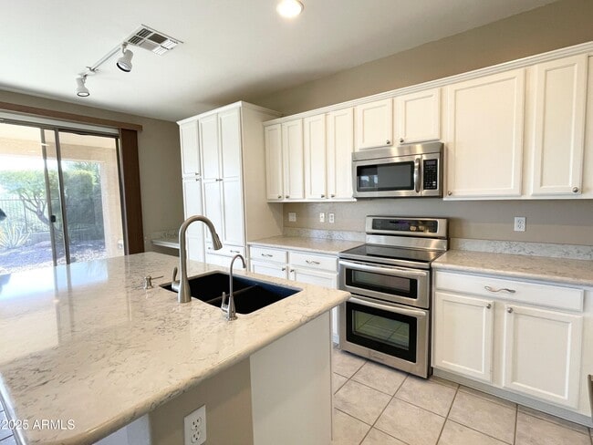 Building Photo - 2737 W Wayne Ln