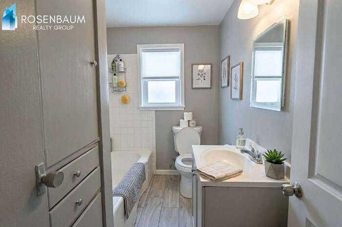 Building Photo - 2143 N Bell Ave