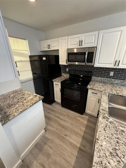 Building Photo - 8407 Royal Palm Blvd