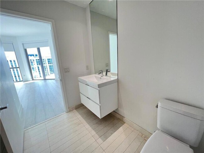 Building Photo - 17301 Biscayne Blvd