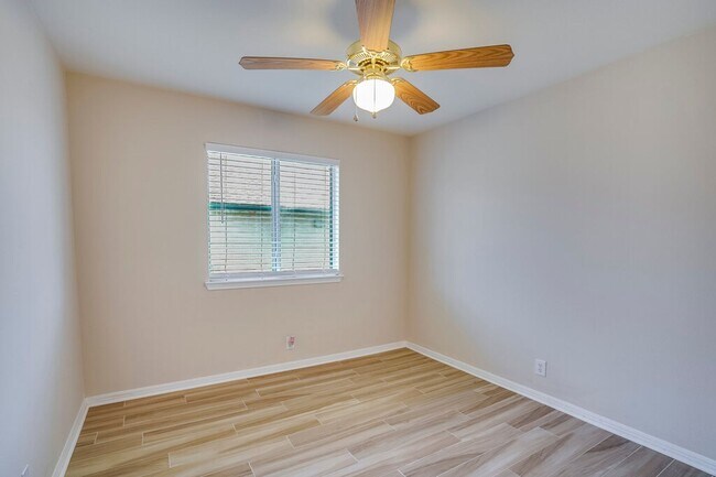Building Photo - 1013 Lantana Ln