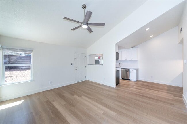 Building Photo - 2704 Catalina Dr