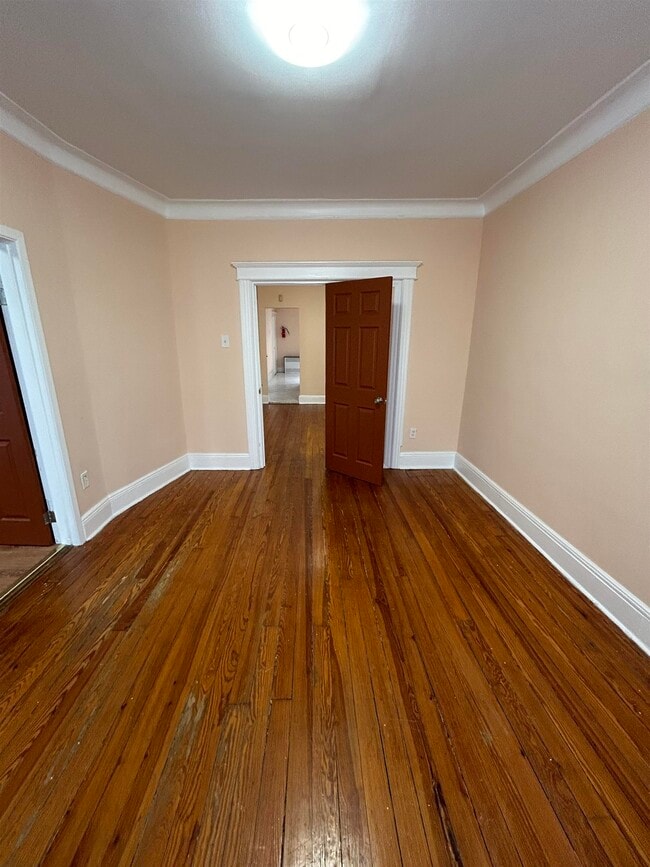 Building Photo - 364 WOODLAWN Ave