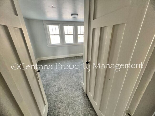 Building Photo - 1320 W Gold St