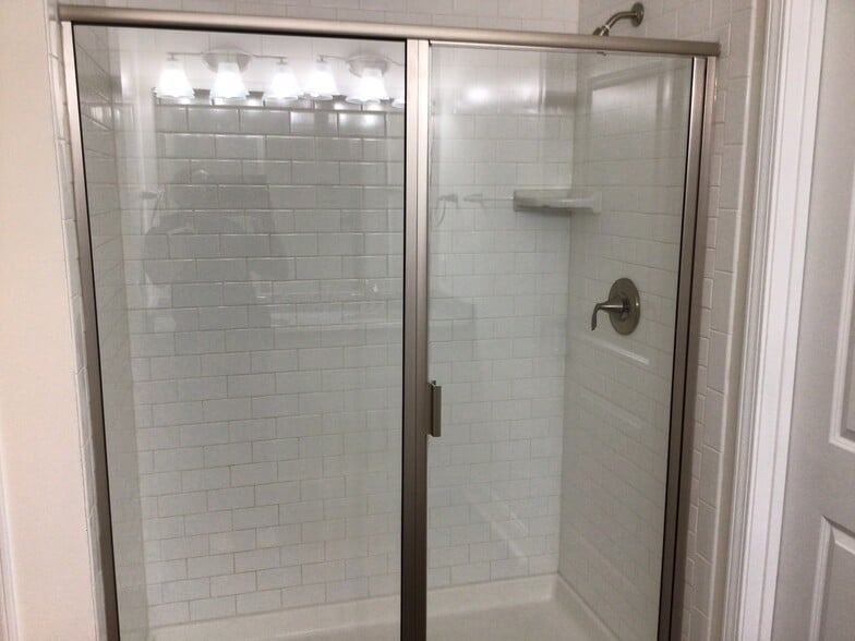 Building Photo - 16 Cherry St