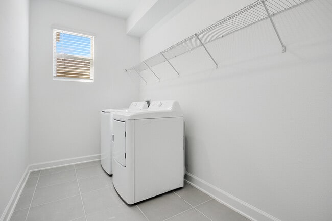 Building Photo - 5640 Vinyasa Rd