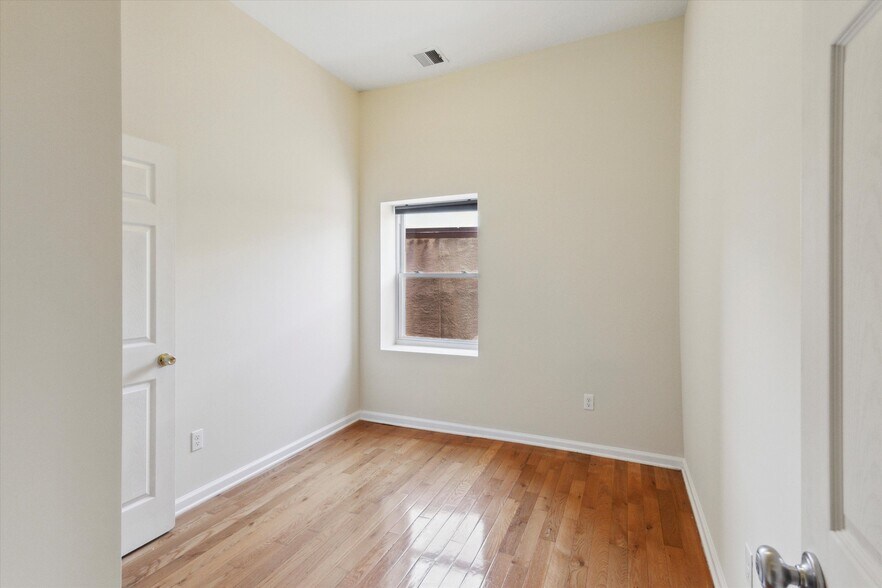 Building Photo - 1519-21 N 16TH ST Unit 3102