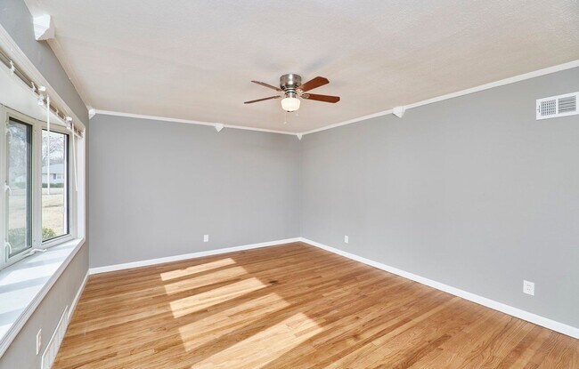 Building Photo - 255 Florisota Dr