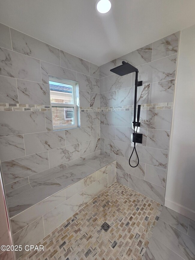 Building Photo - 920 W Beach Dr