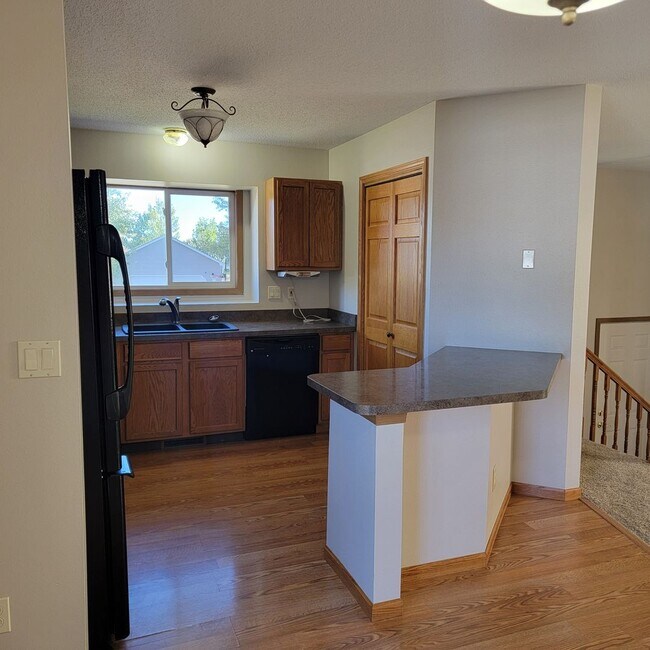 Building Photo - 3 BED | 2 BATH | SPLIT-FOYER HOME | RAPID VALLEY