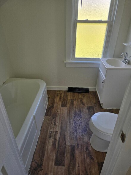 Building Photo - 522 Mabel St