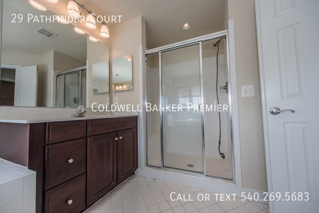 Building Photo - 29 Pathfinder Ct