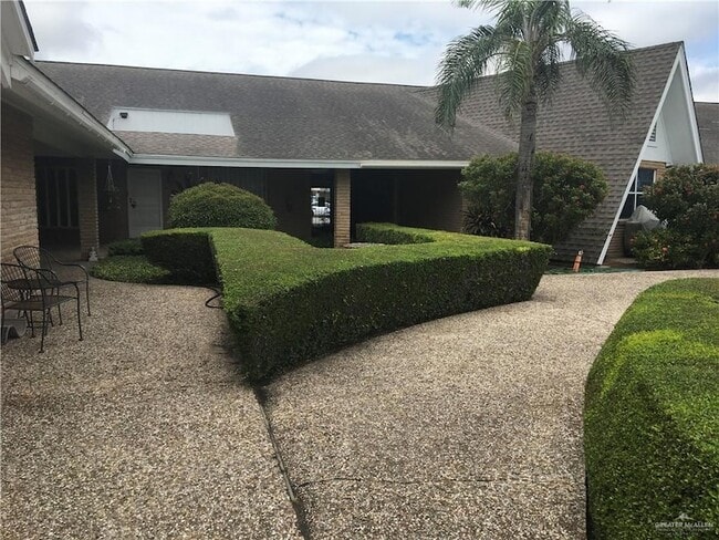 Building Photo - 700 Fern Ave W