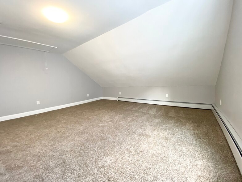Building Photo - 286 Kimball St