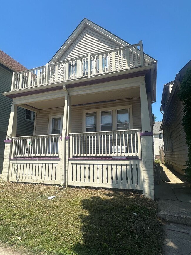 Primary Photo - 824 E Wright St