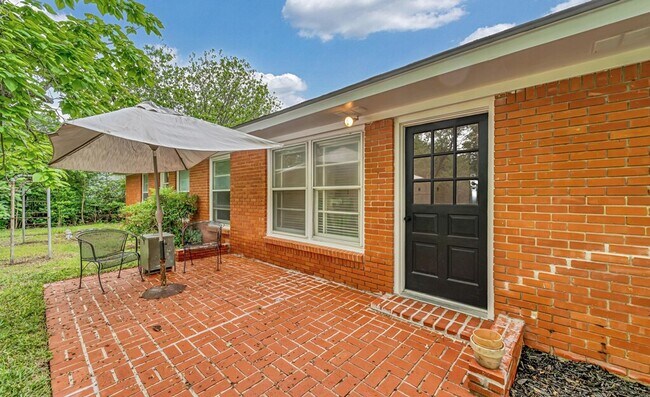 Building Photo - 311 Newland Dr