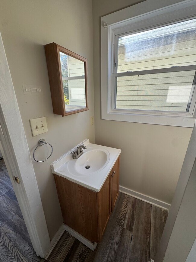 Building Photo - 207 Railroad Ave