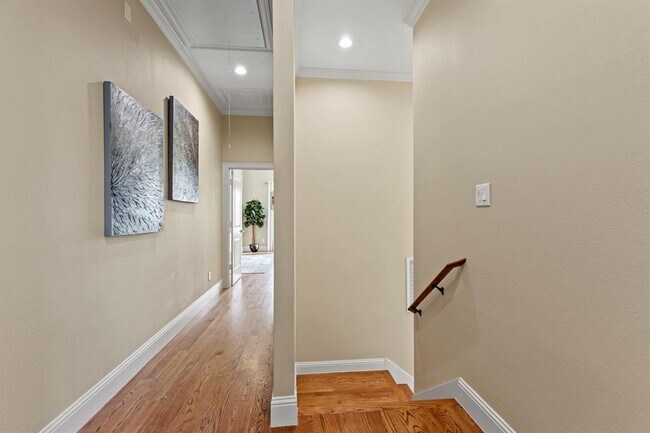 Building Photo - 2211 Silverbonnet St