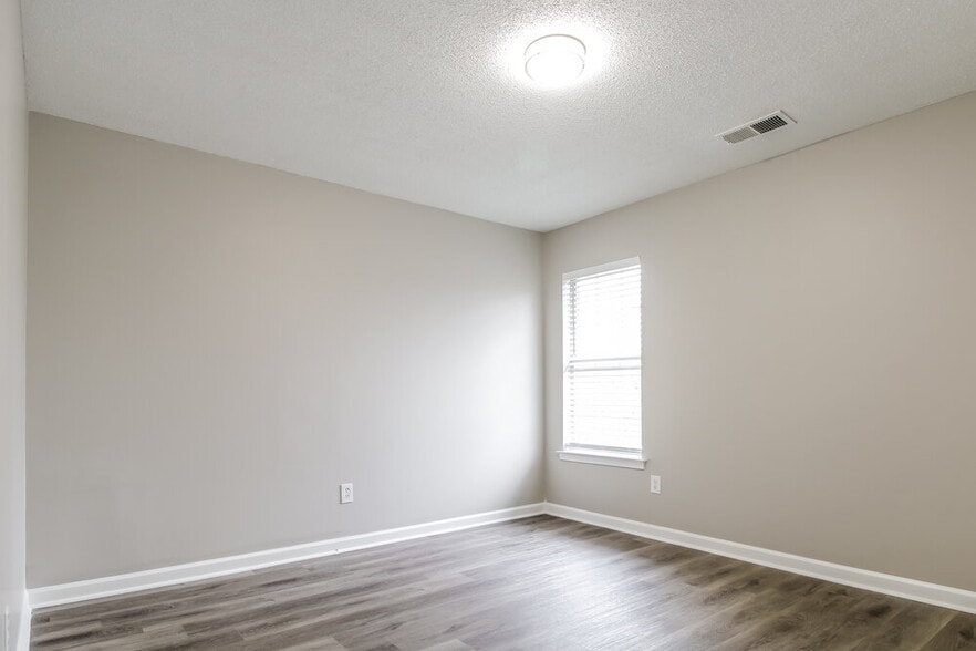 Building Photo - 115 Clear Springs Dr