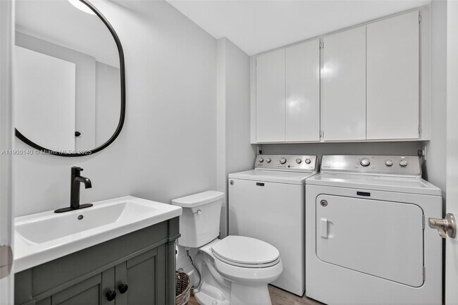 Building Photo - 2701 27th Ct