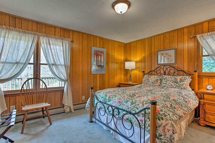 main floor queen - 1225 Becky Mountain Road