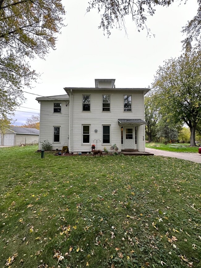 Building Photo - 29944 Old Hwy A