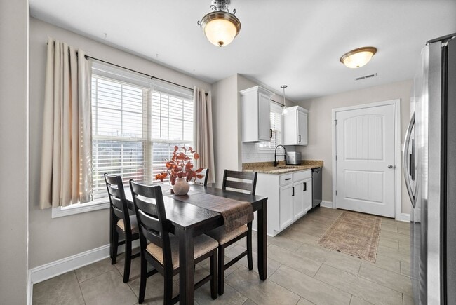 Building Photo - 129 Ambridge St