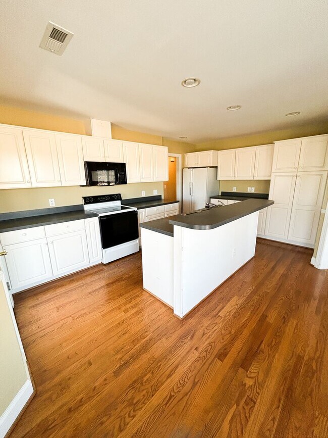 Building Photo - Golf-course views in Ocean Ridge | 3 bed + loft | 2.5 bath | 2-car garage