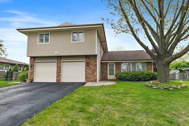 Primary Photo - 121 Millis Ln