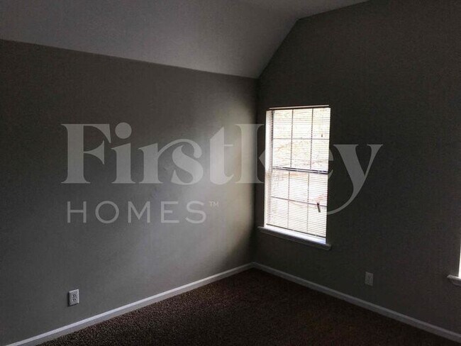Building Photo - 4018 Glenroy Dr