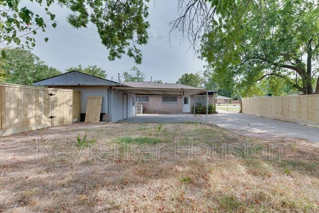Building Photo - 2413 Woodgate St