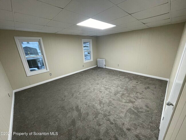 Building Photo - 302 Vine St