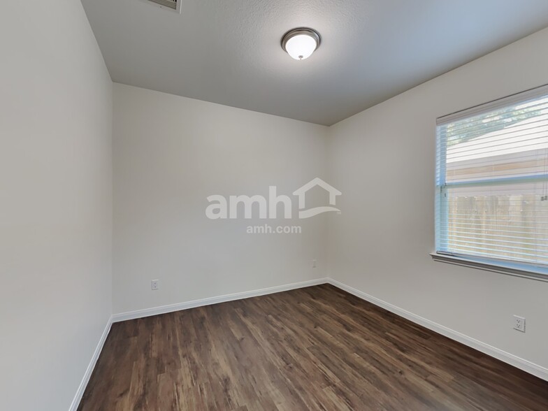 Building Photo - 2037 Vanamen Ct