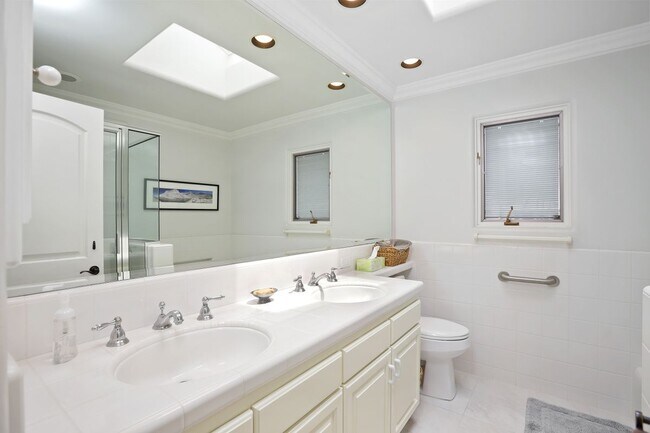 Building Photo - 308 Orchid Ave