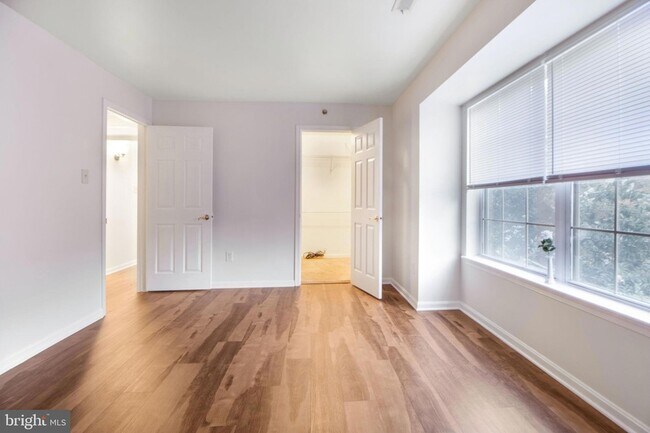 Building Photo - 4 Banyan Wood Ct